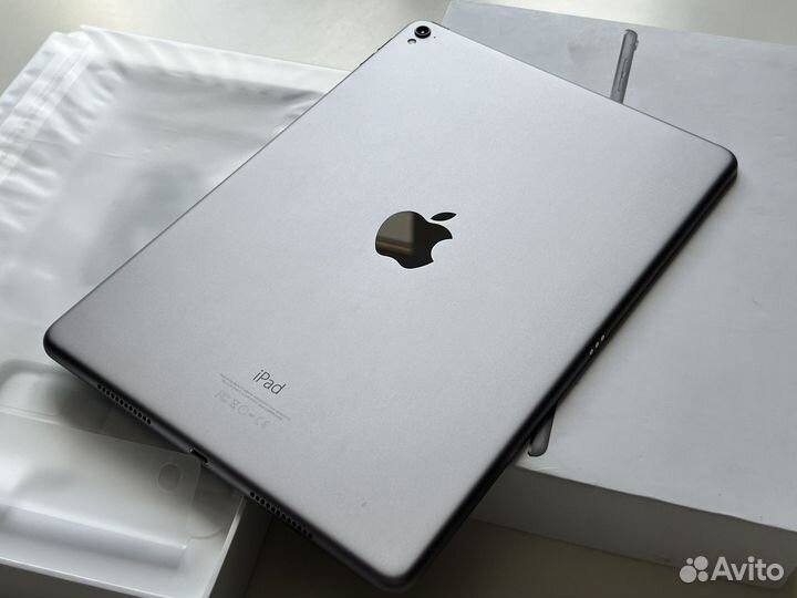 Новый iPad Pro 9.7'' 32GB Space Gray, в пленках