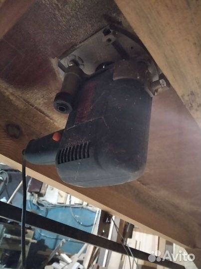 Ручной фрезер со столом для столярных работ