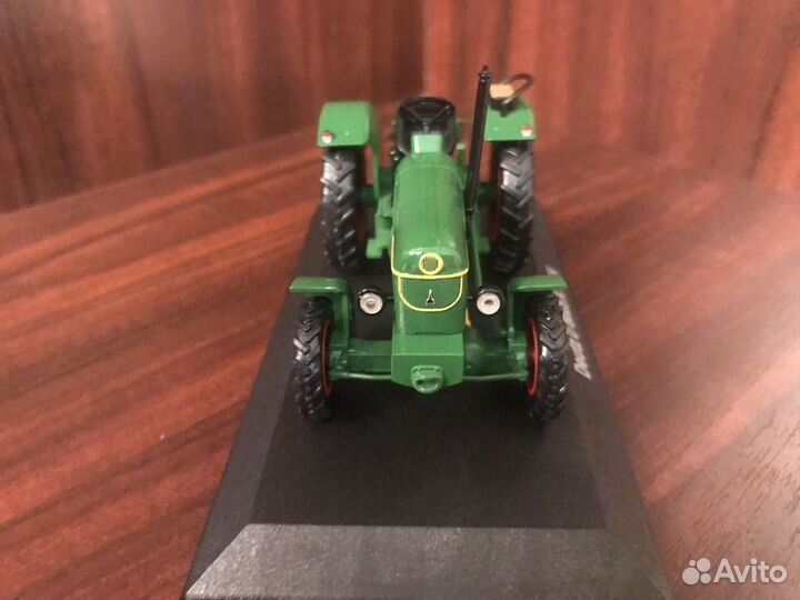 Модель трактора 1/43