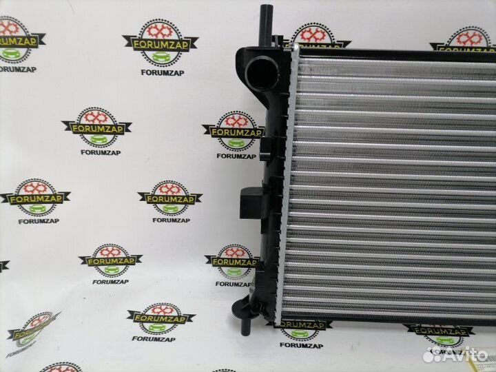 Радиатор охлаждения двигателя Ford Focus 1998-2004