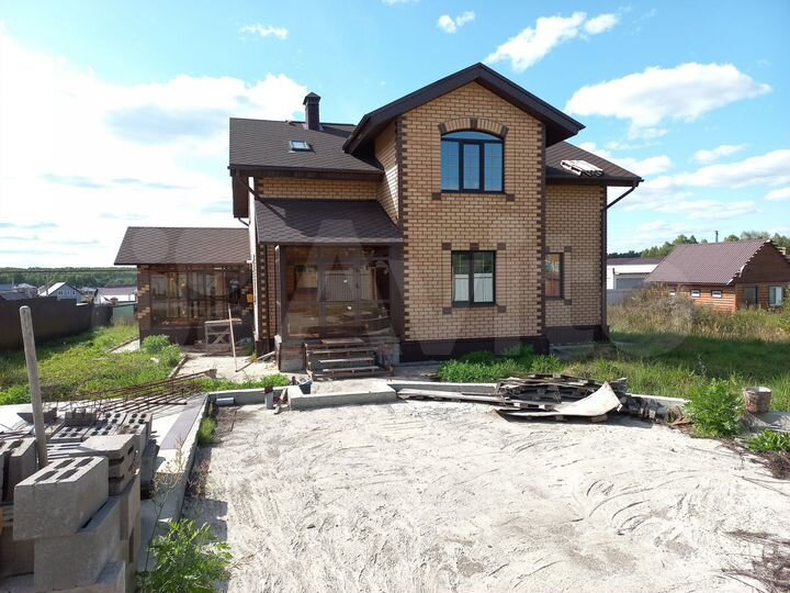 Коттедж 205 м² на участке 9 сот.