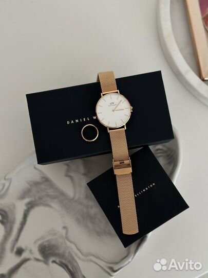 Часы Daniel Wellington и кольцо