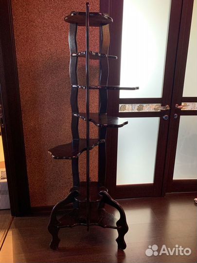 Продается полка для цветов и сувениров