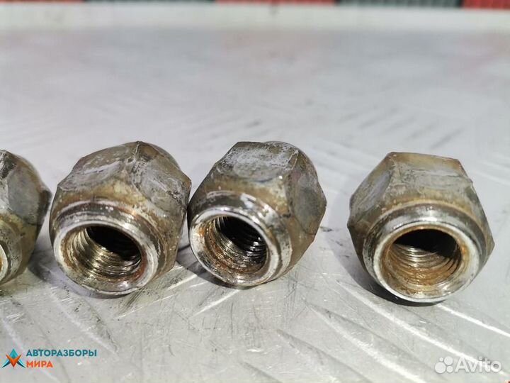 Болт колесный Toyota Avensis 2 (T250) 2005