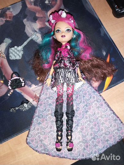 Куклы Ever After High и Monster High