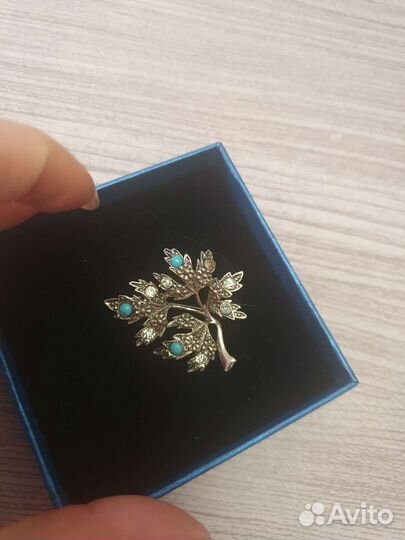 Винтажные броши США, Чехия