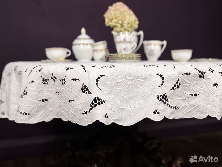 Старинная круглая скатерть и салфетки