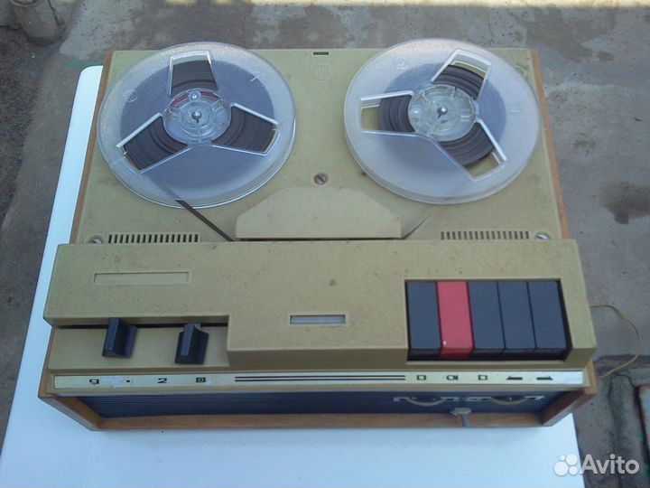 Магнитофон 