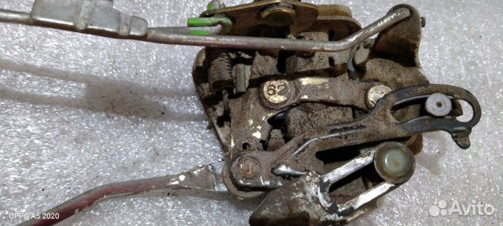 Замок двери передний правый Mitsubishi Montero V20