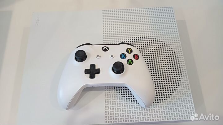Продается консоль Xbox one S