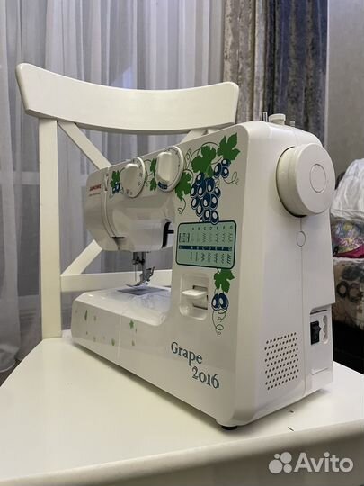Швейная машина Janome Grape 2016, белый