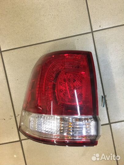 Фонарь задний Тойота Ленд крузер 200