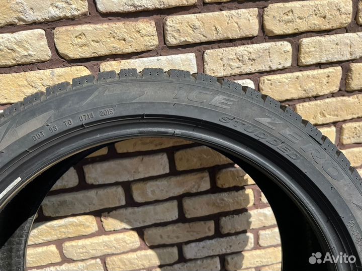 Pirelli Ice Zero 245/40 R20