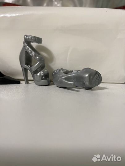 Обувь и аксесуары для Barbie