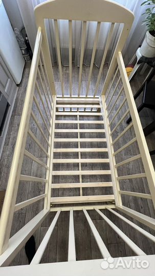 Детская кровать с маятником