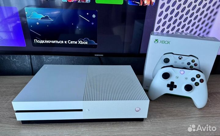 Xbox One S (1Tb) + игры