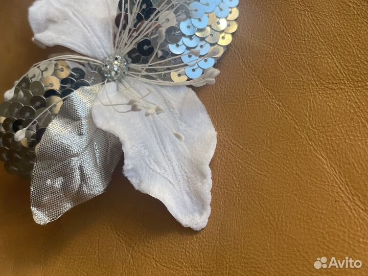 Праздничная брошь цветок бант заколка