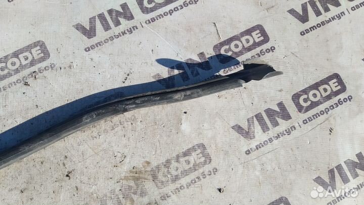 Уплотнитель капота Renault Duster 4x4