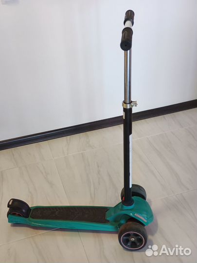 Самокат трехколесный scooter