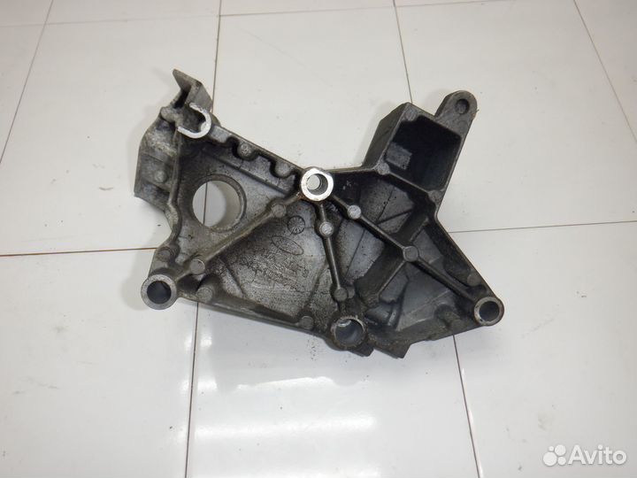 Кронштейн генератора Focus 1