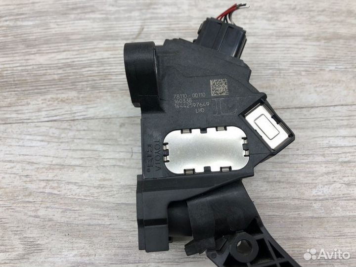 Педаль газа Toyota Yaris Hibrid хэтчбек 2016