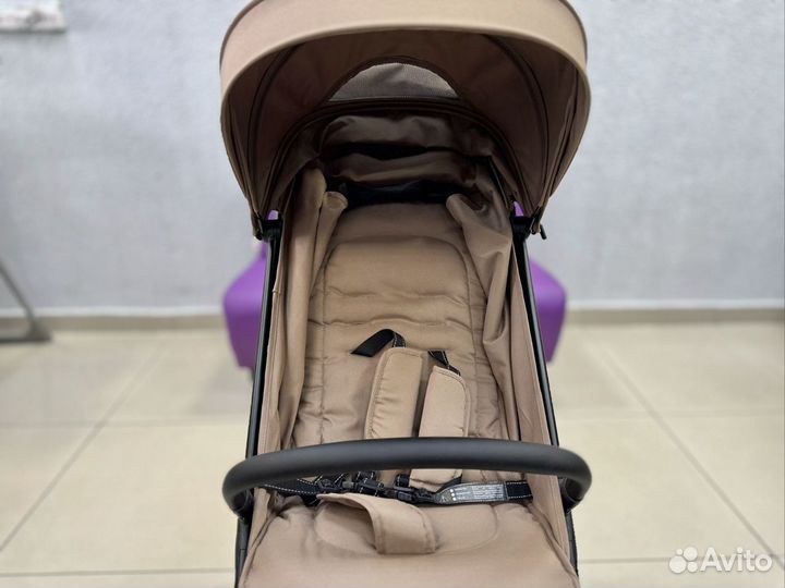 Прогулочная коляска Carrello Nero