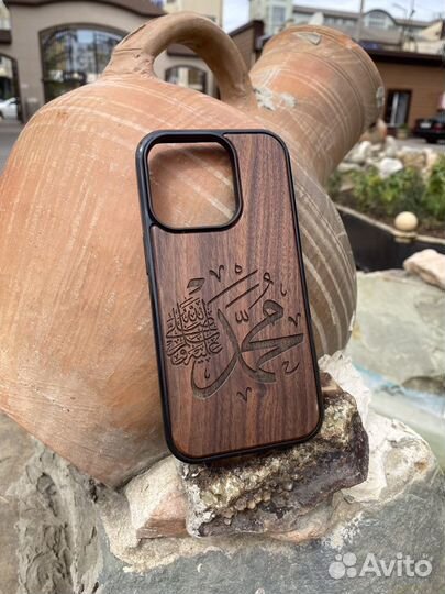 Деревянный чехол на iPhone