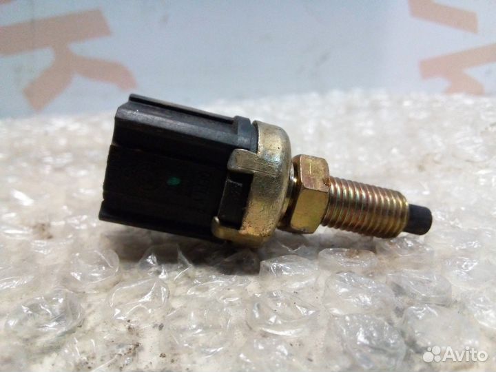 Датчик стоп-сигнала vision Geelly ес 7 Emgrand