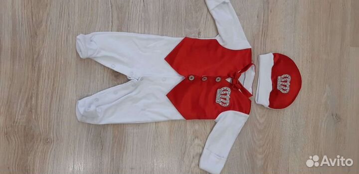 Продаётся костюм на выписку