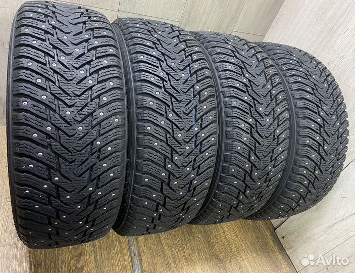 Nokian Tyres Hakkapeliitta 8 215/55 R17
