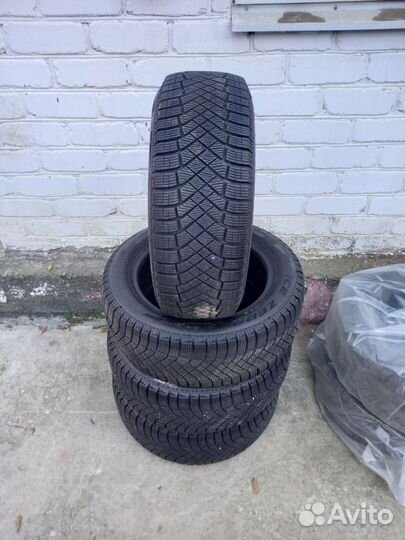 Pirelli Ice Zero FR 205/55 R16