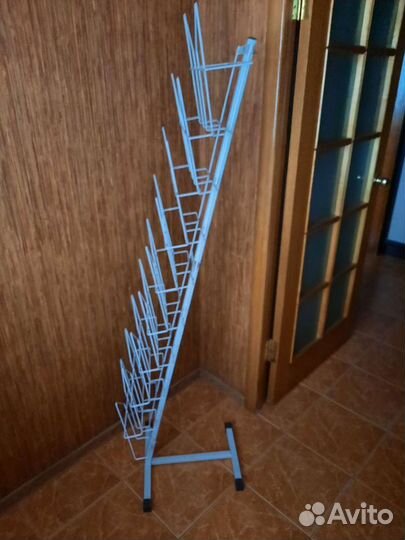 Напольная стойка на 9 лотков