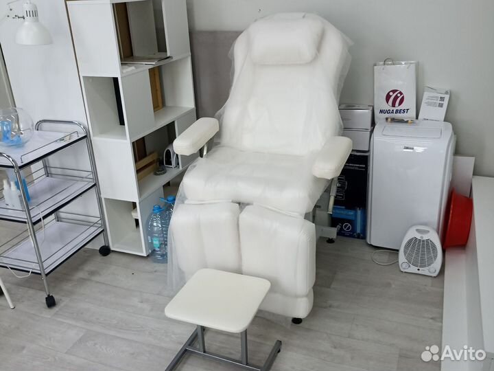 Педикюрное кресло/ Стол массажный. на гидравлике