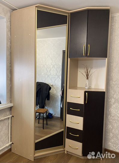 Угловой шкаф