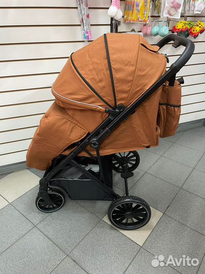 Коляска прогулочная люкс мом