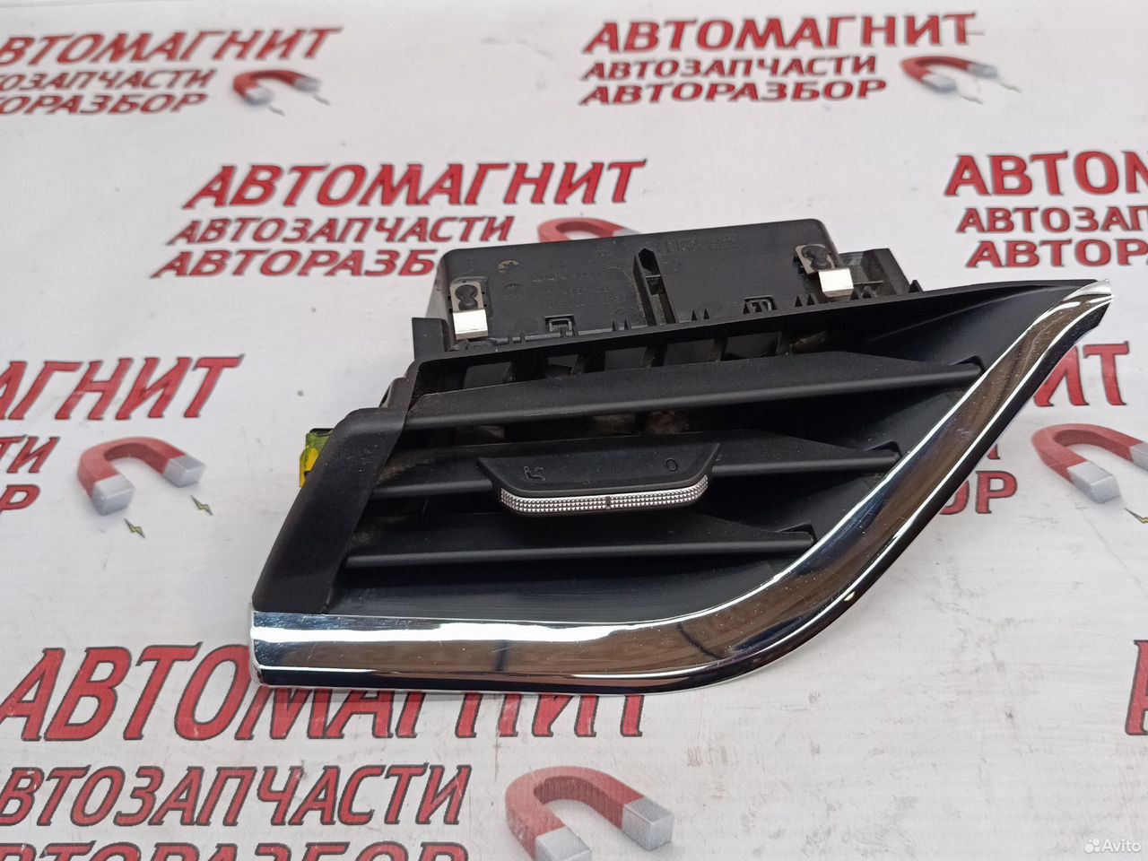 Дефлектор воздуховода левый Skoda Octavia A8