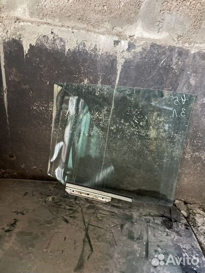 Стекло двери Toyota yaris заднее левое