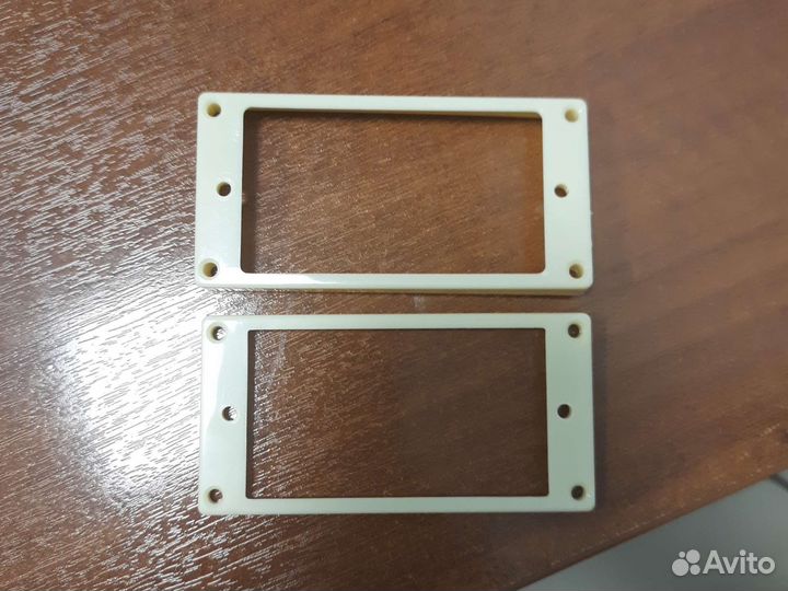 Рамка звукоснимателя Les Paul слоновая кость