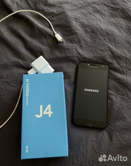 Телефон Samsung j4