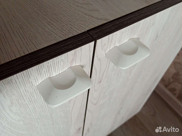 Тумба на ножках