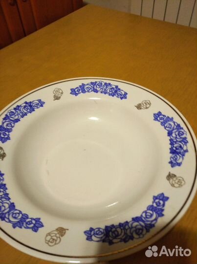 Тарелки глубокие и мелкие