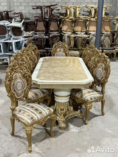 Стол обеденный. В наличии