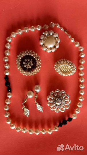 Коллекция винтажные броши и бусы