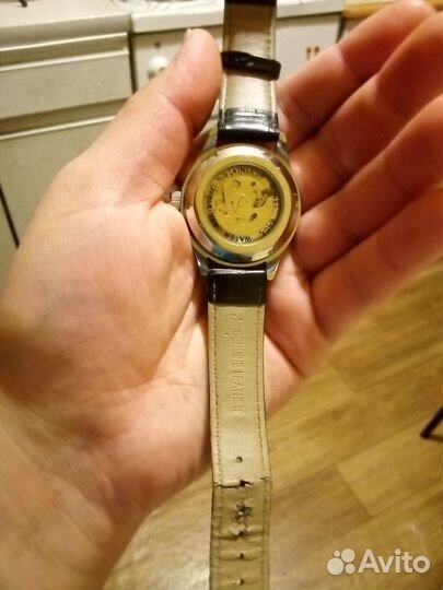 Продам часы наручные механические есть дефек