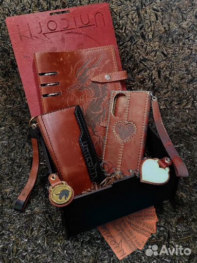 Чехол для телефона из кожи ручной работы
