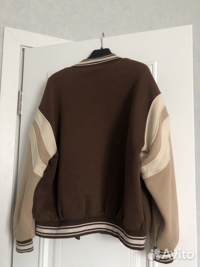 Бомбер bershka S