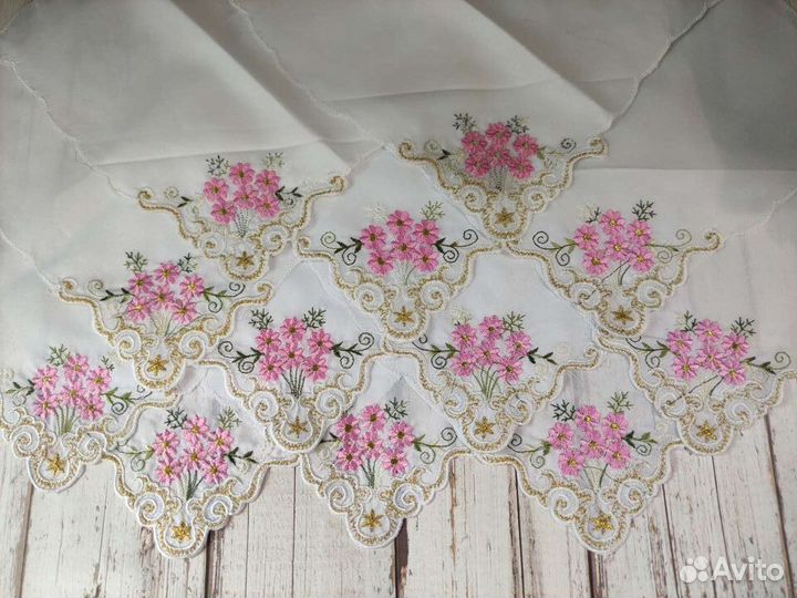 Скатерть и салфетки 12 шт. с вышивкой