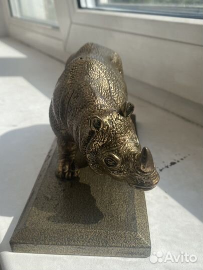Бронзовый носорг