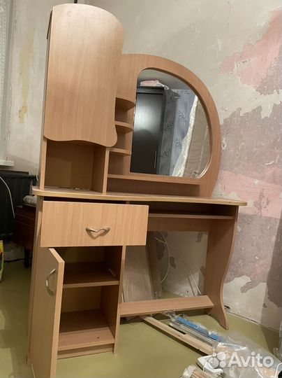 Туалетный столик с зеркалом бу