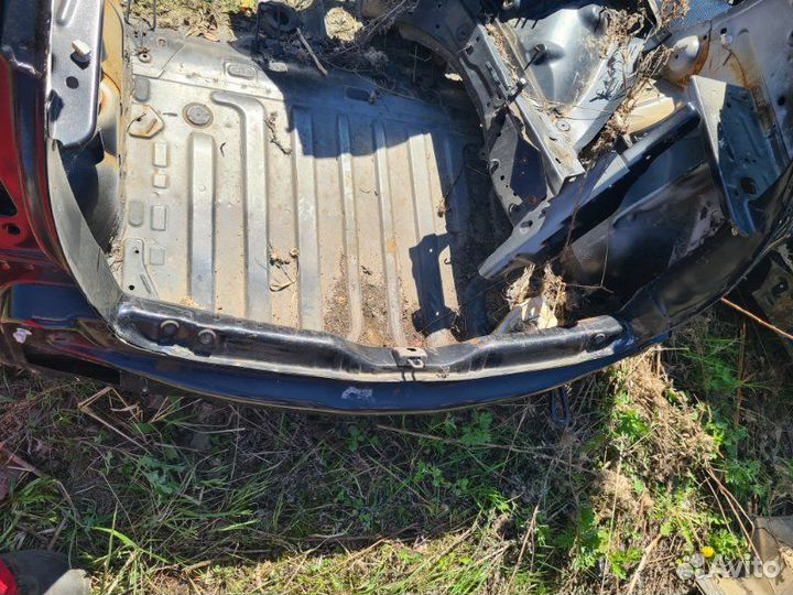 Задняя панель кузова Renault Sandero Stepway 2011